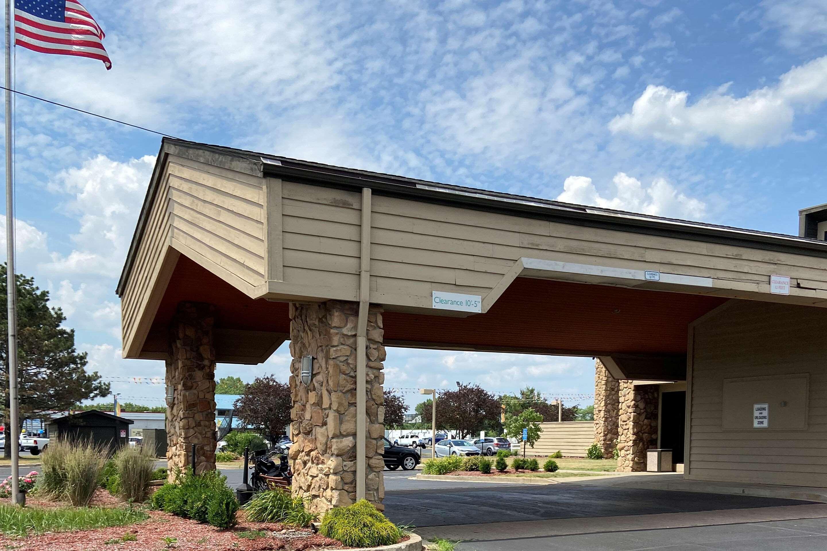 Quality Inn & Suites Goshen Exterior photo