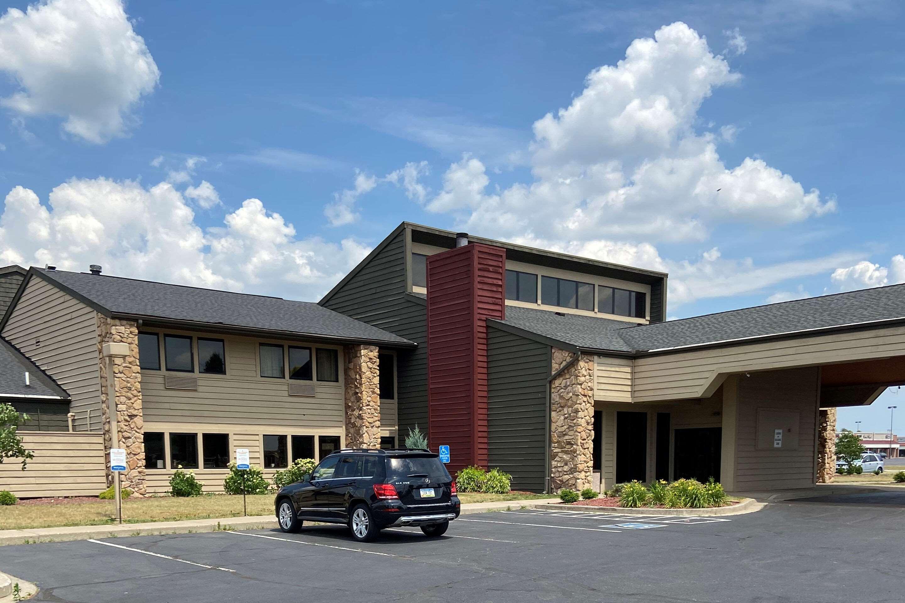 Quality Inn & Suites Goshen Exterior photo